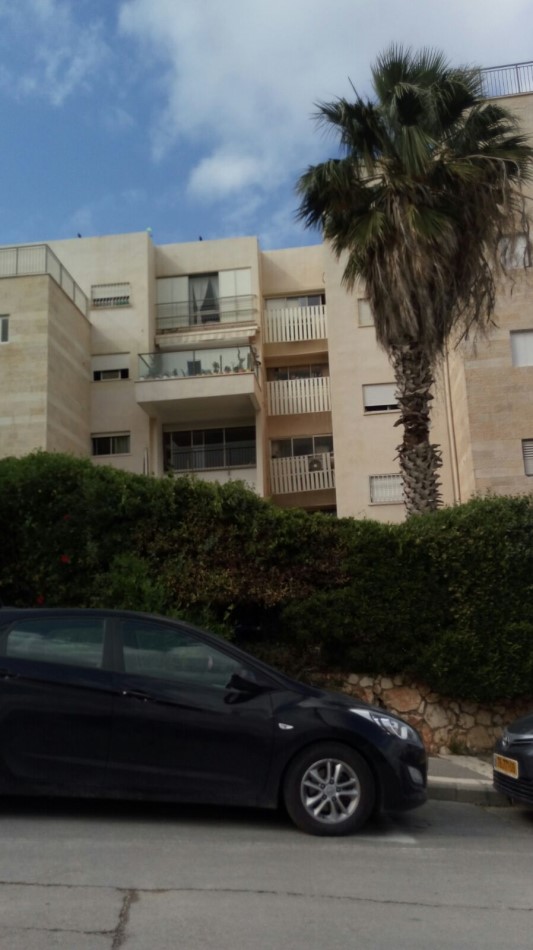 מרפסות תלויות וממדים - צביעת בנין מבחוץ ושיקום בטונים בנעמה 19 חיפה